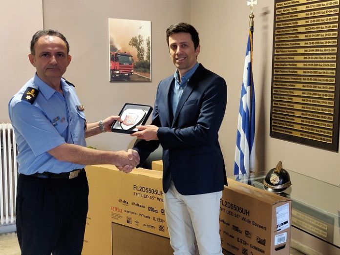 Δωρεά τηλεοπτικών συσκευών από το Fashion City Outlet στην Πυροσβεστική Υπηρεσία Λάρισας