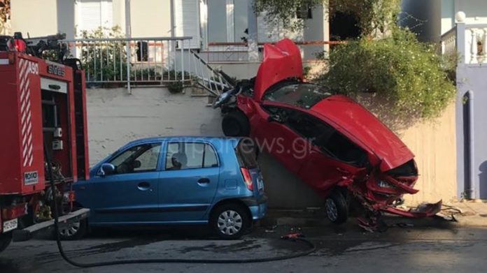 Το αυτοκίνητο "προσγειώθηκε" στο μπαλκόνι