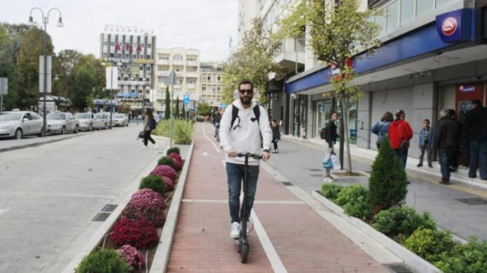 Ζωή (με ηλεκτρικό) πατίνι στη Λάρισα