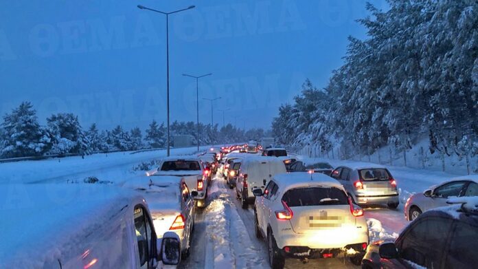 Διακόπηκε η κυκλοφορία και στα δύο ρεύματα της Αθηνών-Λαμίας
