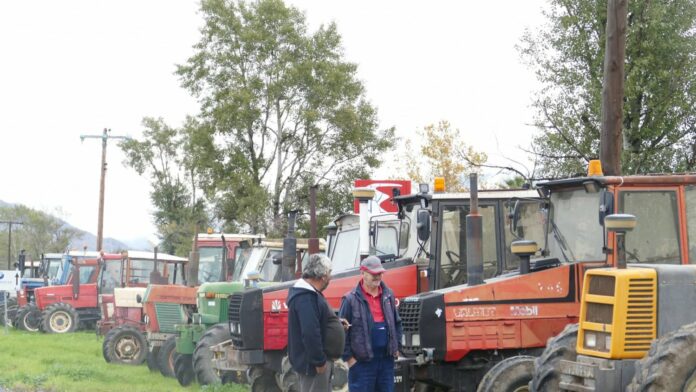 Λάρισα: Βγήκαν τα πρώτα τρακτέρ