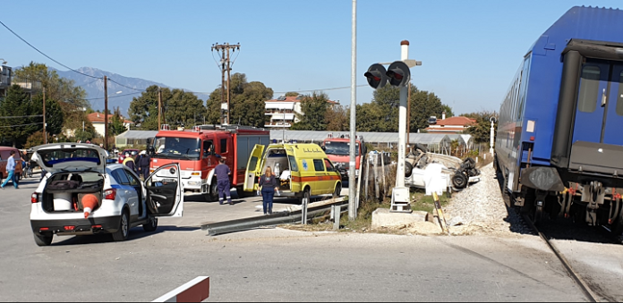Τρένο συγκρούστηκε με αυτοκίνητο