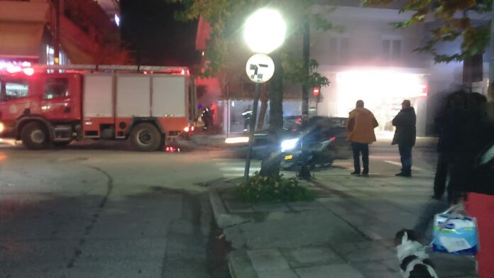 Λάρισα: «Λαμπάδιασε» κατάστημα στη Φιλιππούπολη