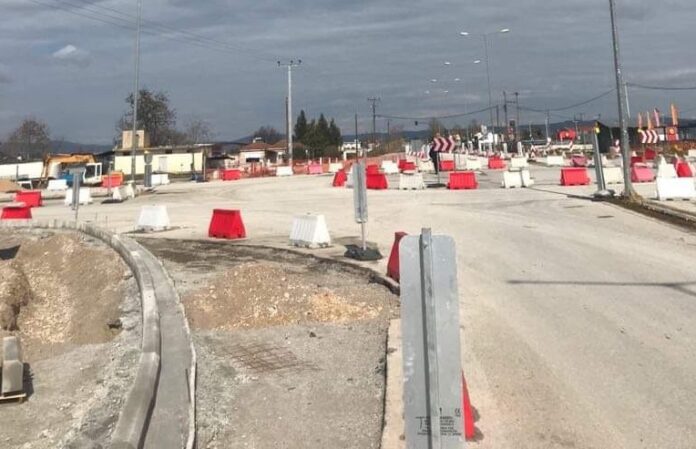 Προχωρά η κατασκευή δυο νέων κυκλικών κόμβων στις εισόδους Λάρισας και Φαρσάλων