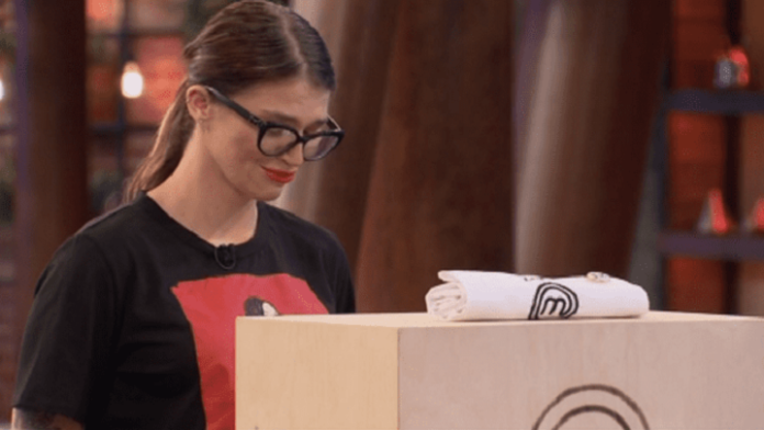 Αποχώρηση – έκπληξη στο MasterChef! Έφυγε με δάκρυα πριν φορέσει την ποδιά