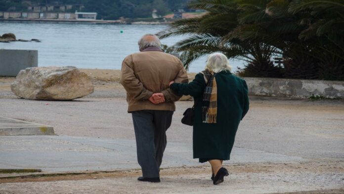 Δεν είναι ο «γέρος» και η «γριά», ανόητε
