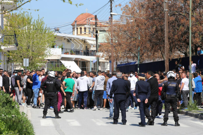 Λάρισα: Το κυβερνητικό κλιμάκιο στη Νέα Σμύρνη