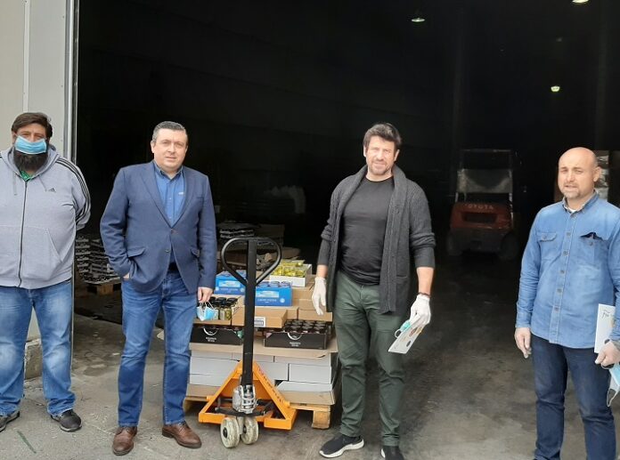 Τρόφιμα προσέφερε η εταιρεία FARMHOUSE στο Κοινωνικό Παντοπωλείο Λάρισας