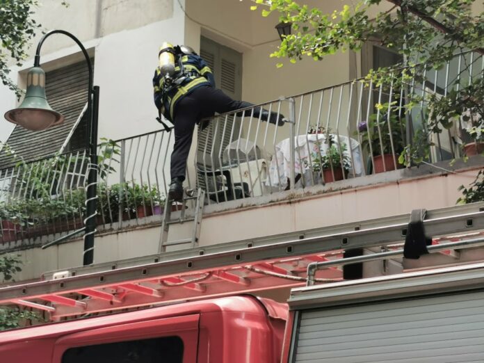 Φωτιά σε διαμέρισμα στη Λάρισα