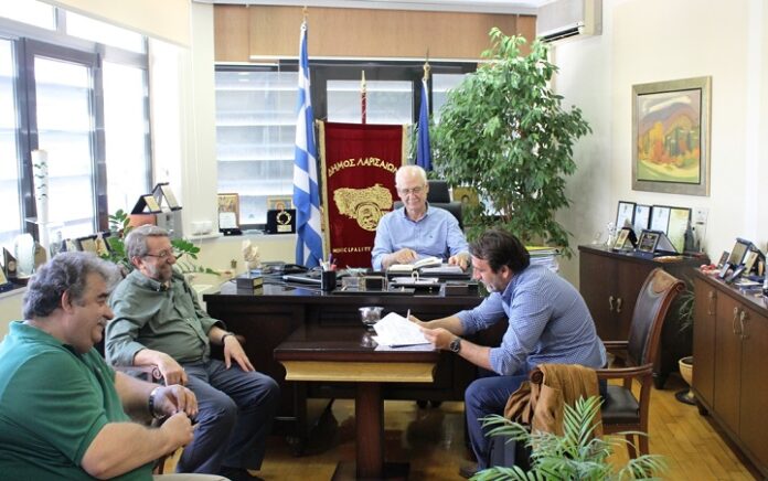 Λάρισα: Υπεγράφη η σύμβαση για την ανακατασκευή των οδών Ηλιοδώρου – Ρούσβελτ
