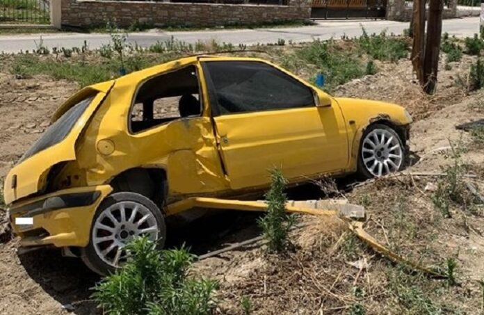 Εκτροπή αυτοκινήτου έξω από τον Τύρναβο
