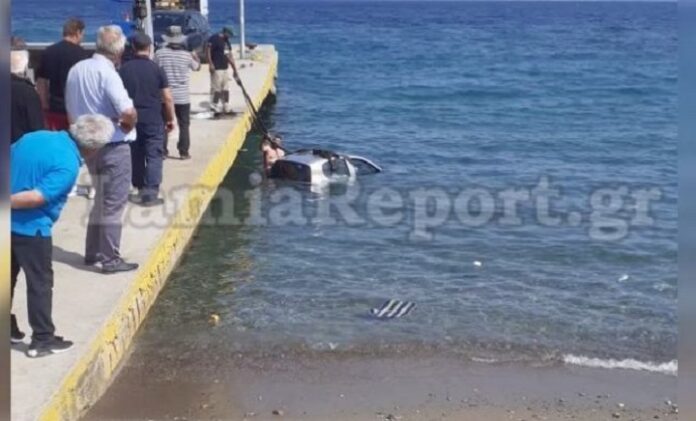 Αυτοκίνητο έπεσε στη θάλασσα