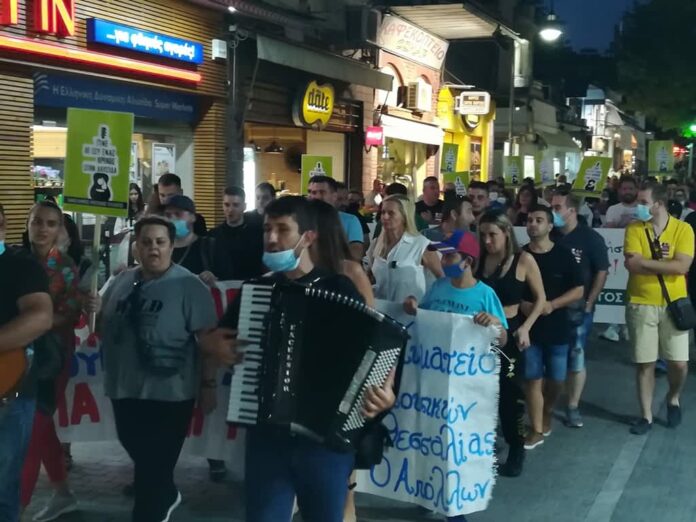 «Η μουσική είναι η ζωή μας, δώστε πίσω τη ζωή μας»
