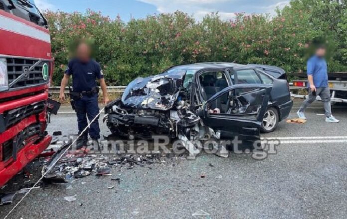 Θανατηφόρο τροχαίο – ΙΧ καρφώθηκε σε νταλίκα