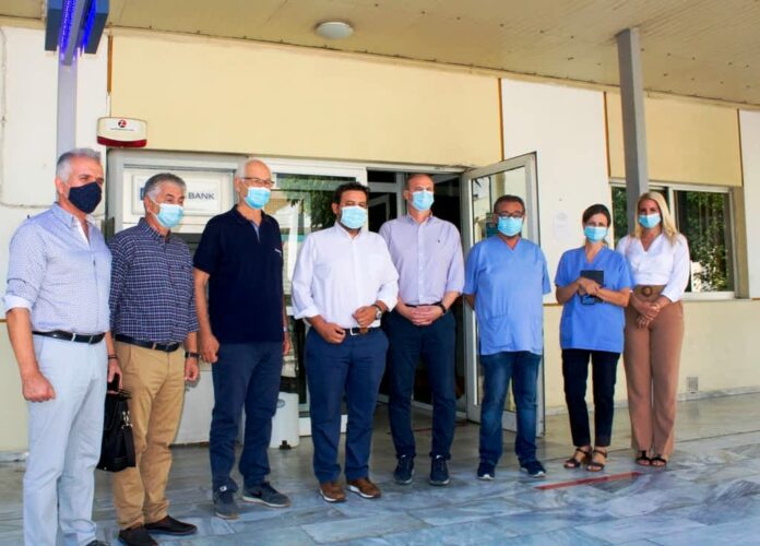 Φορεία και αμαξίδια προσέφερε η ΔΕΥΑΛ στο Γενικό Νοσοκομείο Λάρισας