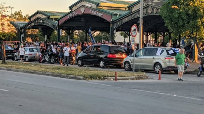 Λάρισα: Διαμαρτυρία για τη μη χρήση μάσκας στα σχολεία
