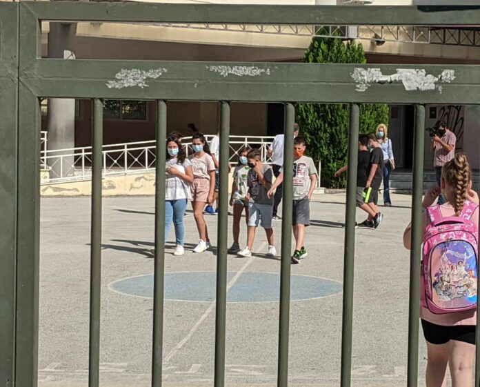 Με μάσκες και… ερωτηματικά η εκκίνηση της σχολικής χρονιάς στη Λάρισα