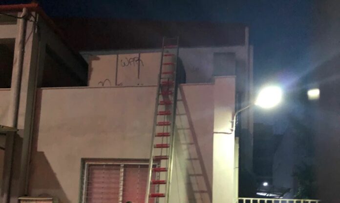 Λάρισα: Νεαρός εγκλωβίστηκε στην οροφή γυμναστηρίου σχολείου
