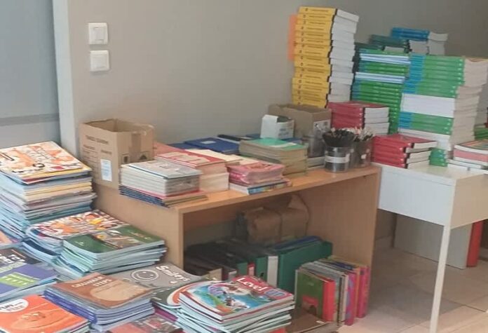 Σχολικά είδη μοίρασε το Κοινωνικό Παντοπωλείο Δ. Λαρισαίων