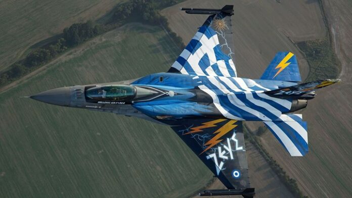 28η Οκτωβρίου: Πτήσεις μαχητικών αεροσκαφών και ελικοπτέρων πάνω από τη Λάρισα