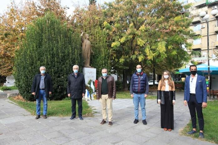 Λάρισα: Με το Δημοτικό Συμβούλιο Νεολαίας κατέθεσε στεφάνι ο Απ. Καλογιάννης