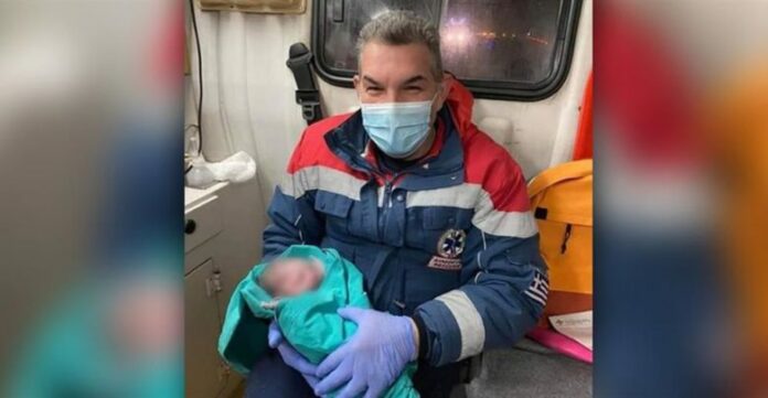 Γεννήθηκε στο ασθενοφόρο