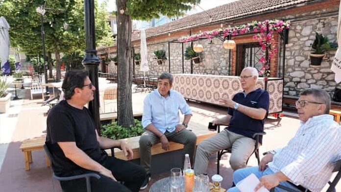 Θανάσης Παπακωνσταντίνου