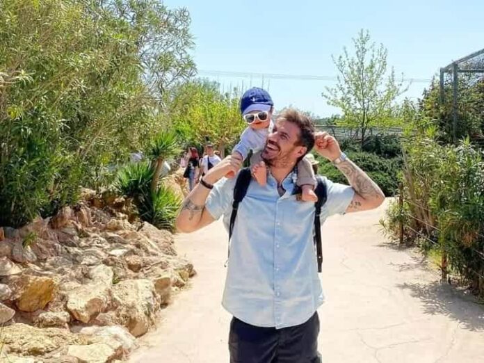 Άκης Πετρετζίκης