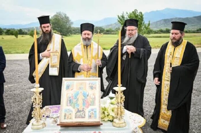 Μακάριος