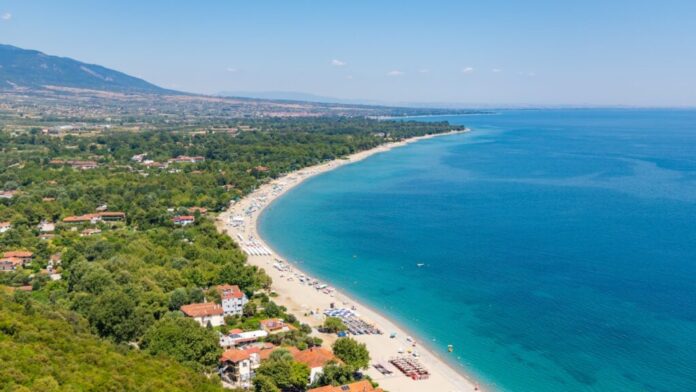 pieria-oi-paralies-pou-piran-galazia-simaia ο Πλαταμώνας από ψηλά.