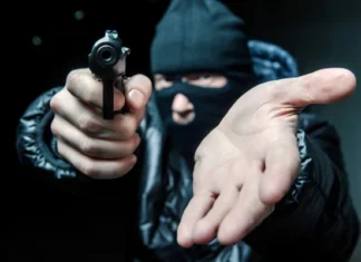Εισβολή σε σπίτι ηλικιωμένης στη Λάρισα Εισβολή σε σπίτι ηλικιωμένης στη Λάρισα