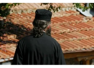 Σύλληψη ιερέα στη Λάρισα για «revenge porn» Σύλληψη ιερέα στη Λάρισα για «revenge porn»