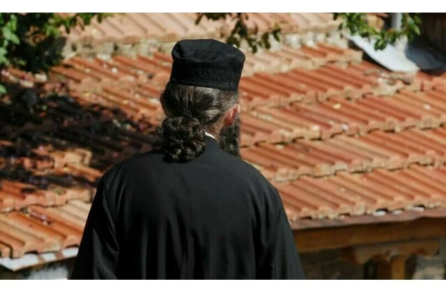 syllipsi-ierea-sti-larisa-gia-revenge-porn Σύλληψη ιερέα στη Λάρισα για «revenge porn»